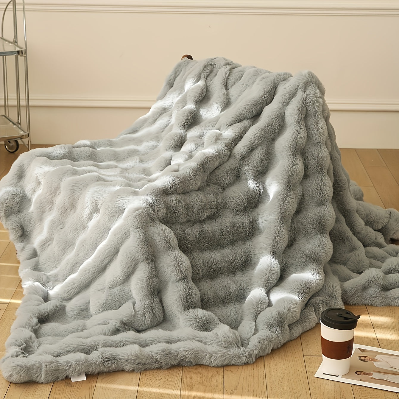 Plaid en fausse fourrure avec pompons – Fleece Tæppe | Rêve Gris foncé